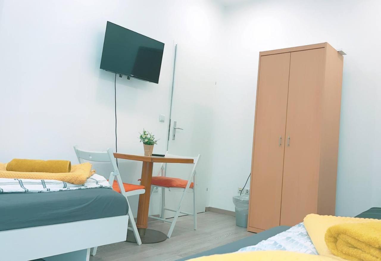 וינה Comfort Triple Room Hn מראה חיצוני תמונה